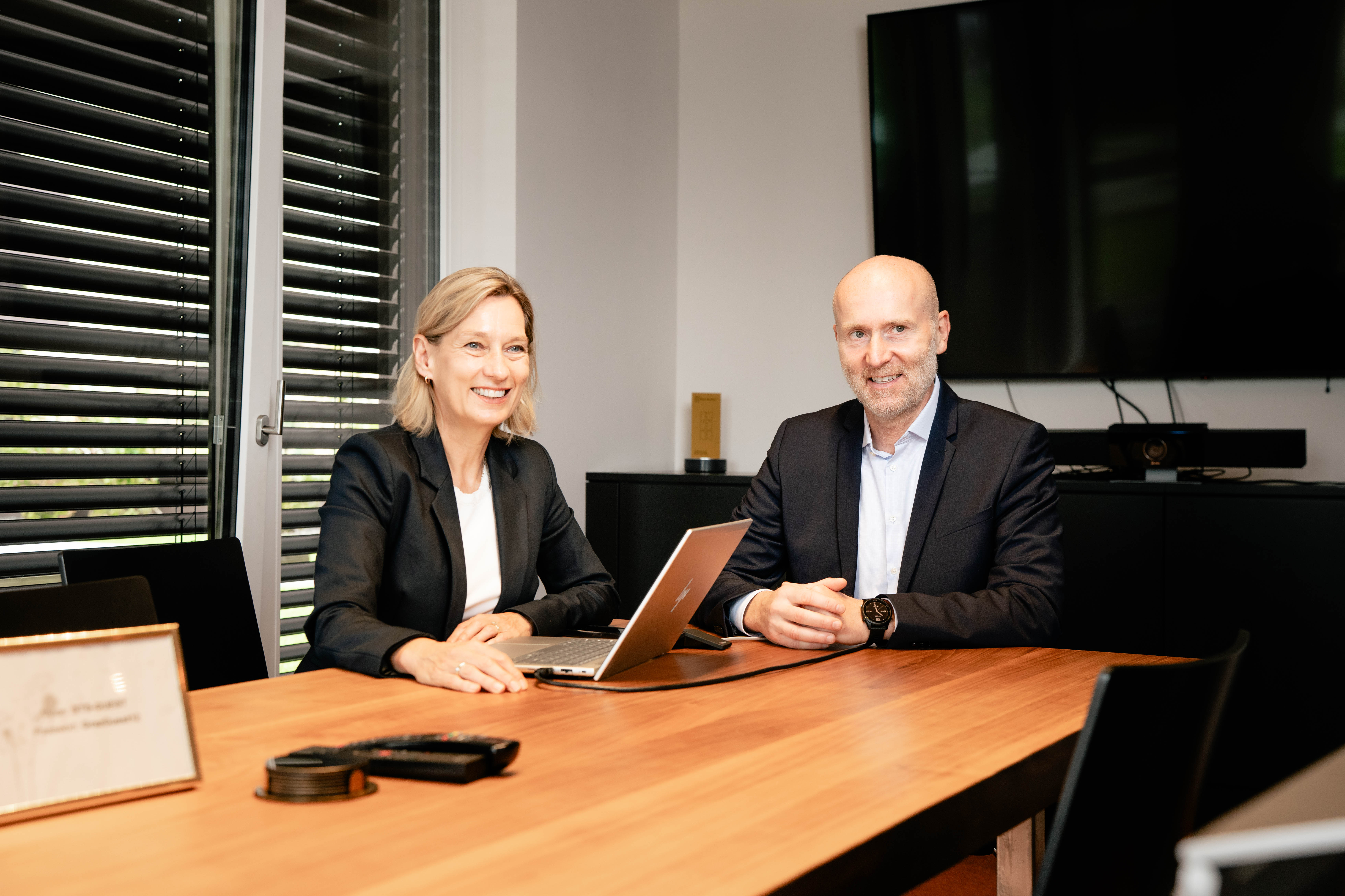 Portrait STSW Geschäftsführung im Büro