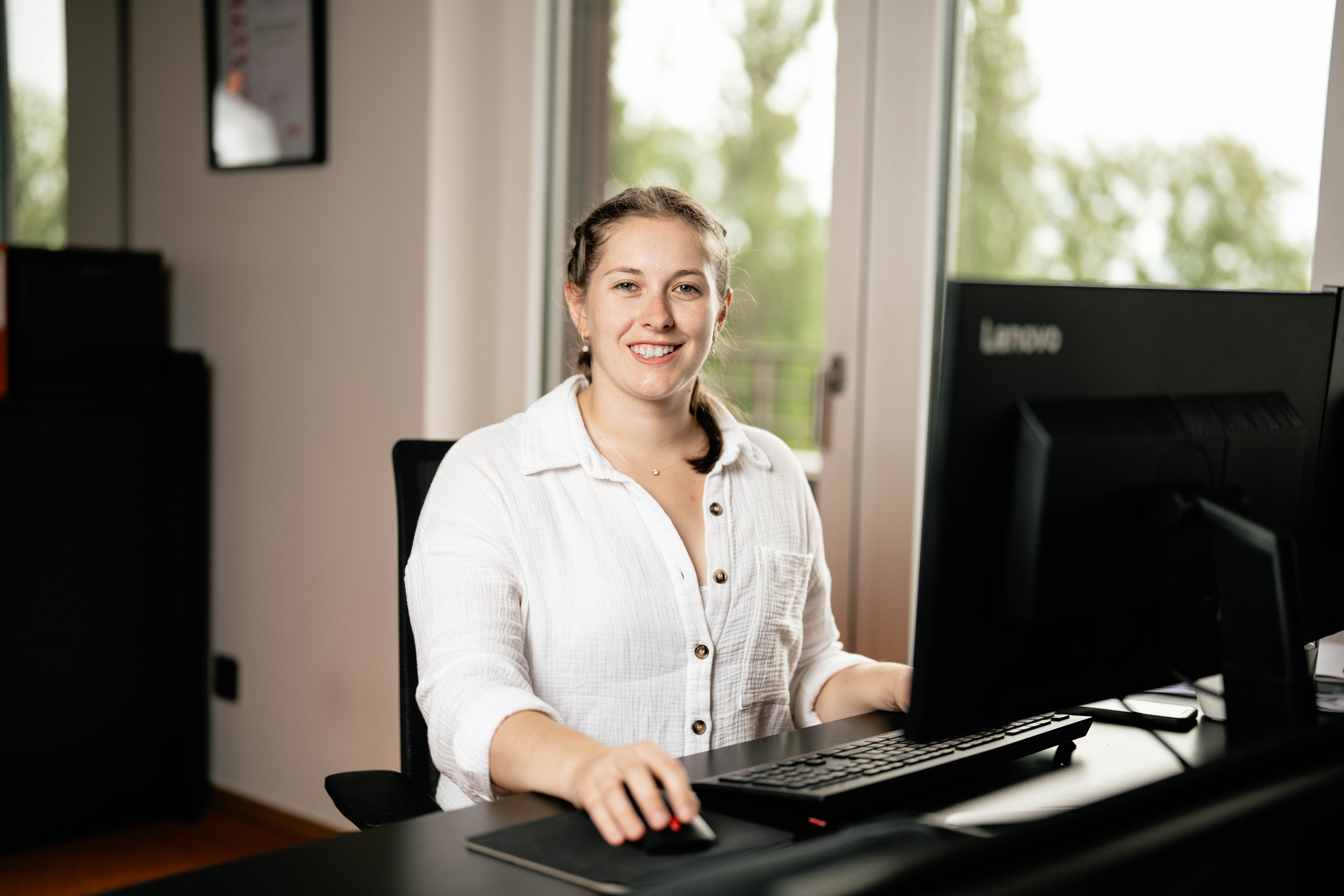 STSW Kontaktperson an Schreibtisch